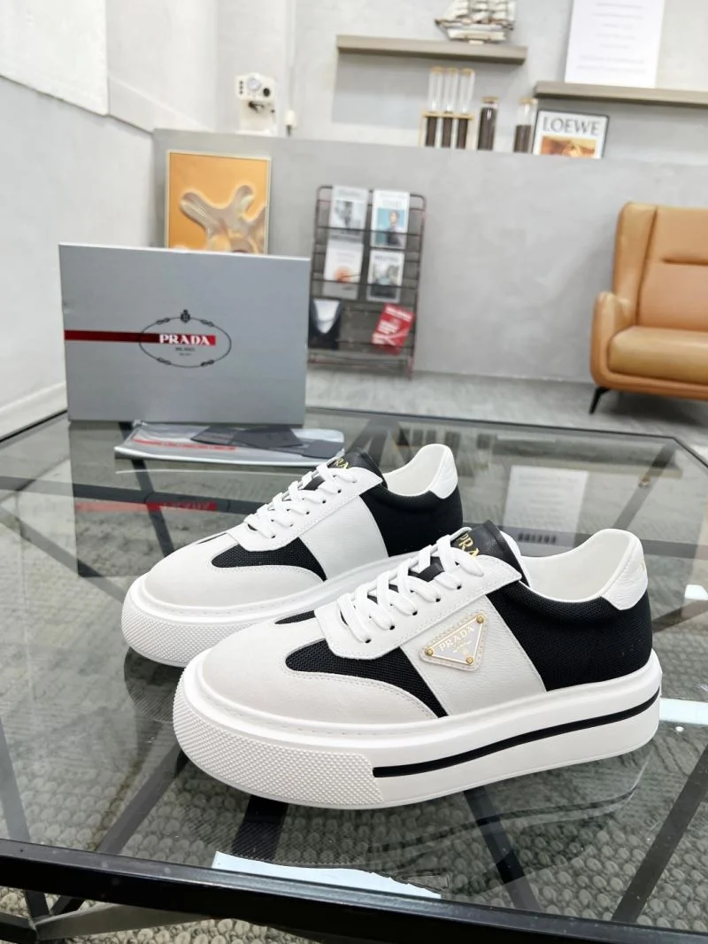 Supportive Prada Low Shoes 33840