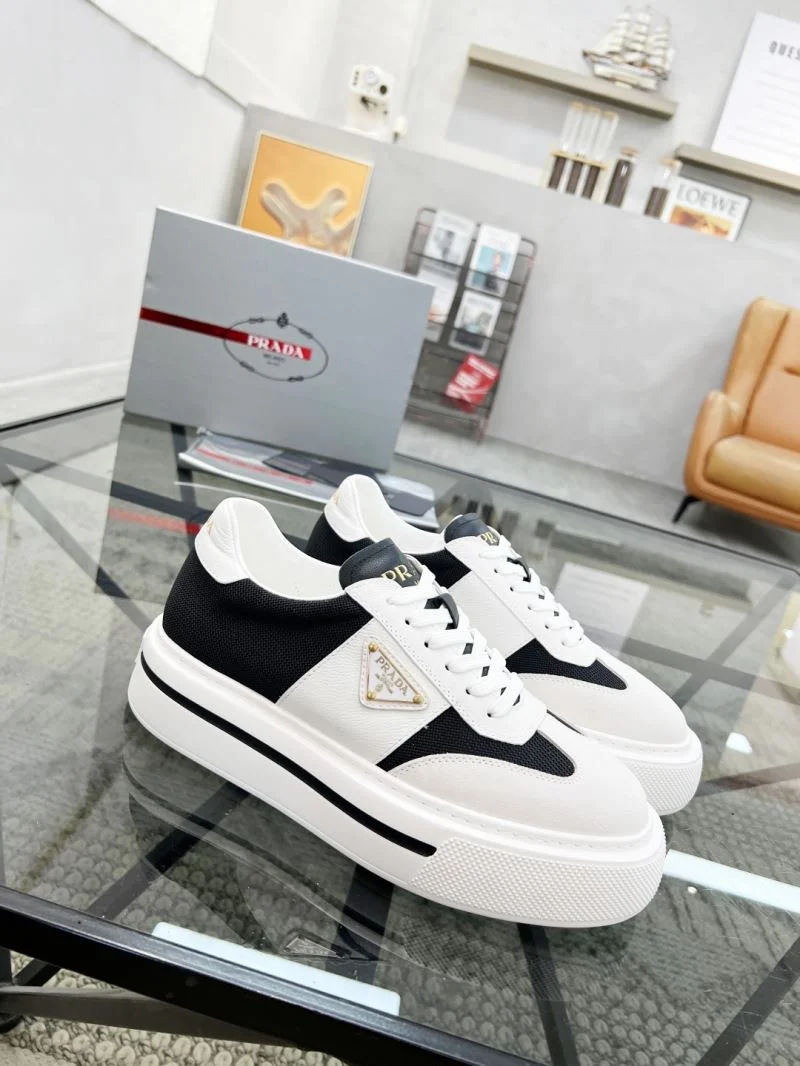 Supportive Prada Low Shoes 33840