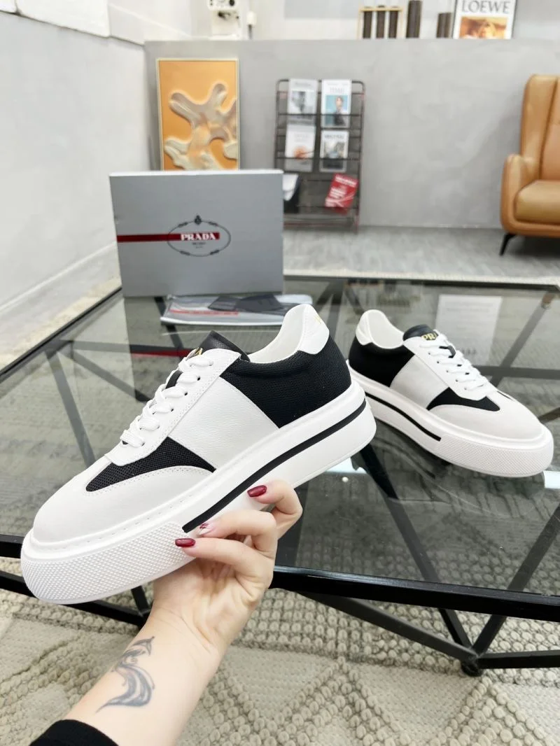 Supportive Prada Low Shoes 33840