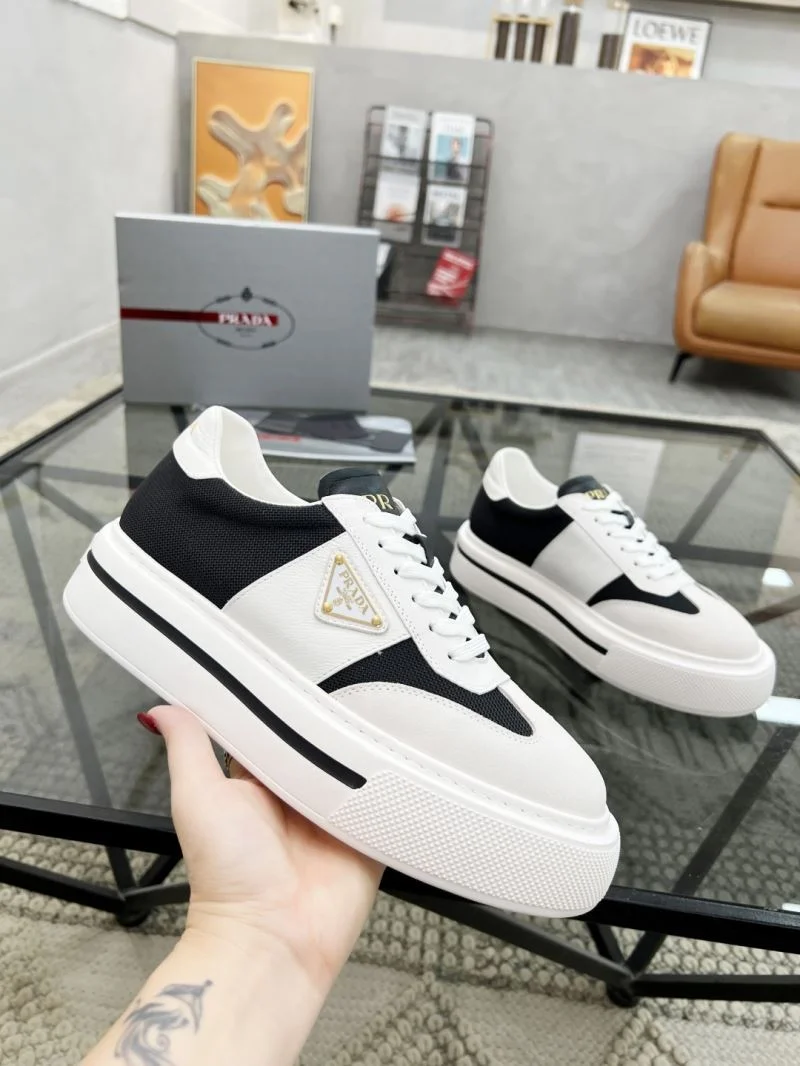 Supportive Prada Low Shoes 33840