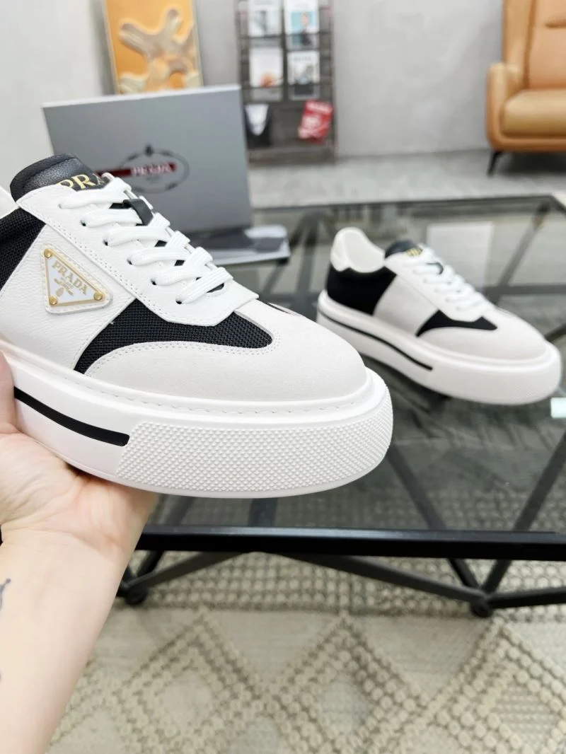 Supportive Prada Low Shoes 33840