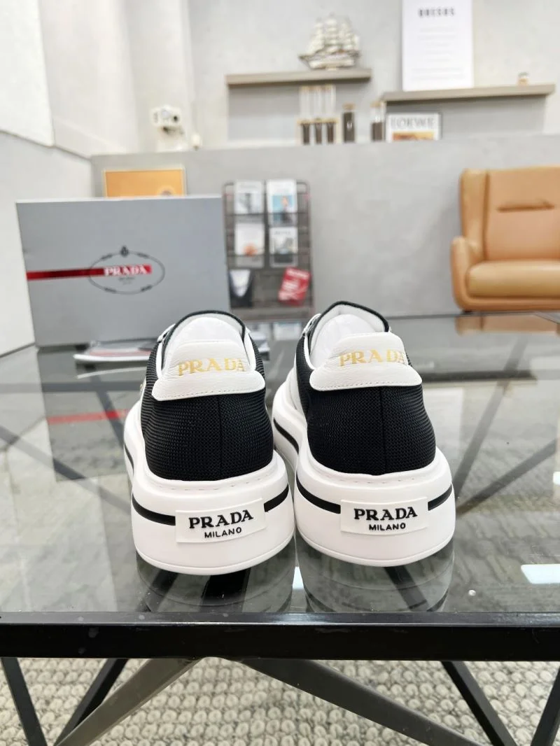 Supportive Prada Low Shoes 33840