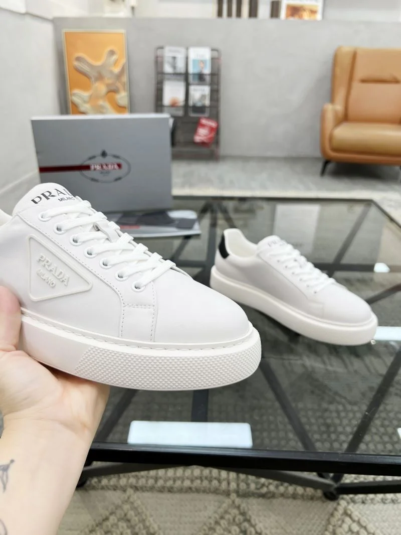 Prada Low Shoes Comfortable 33832