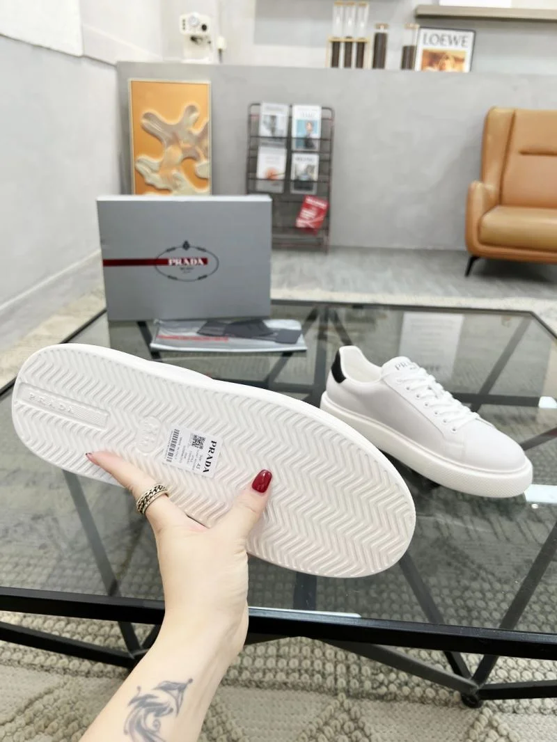 Prada Low Shoes Comfortable 33832
