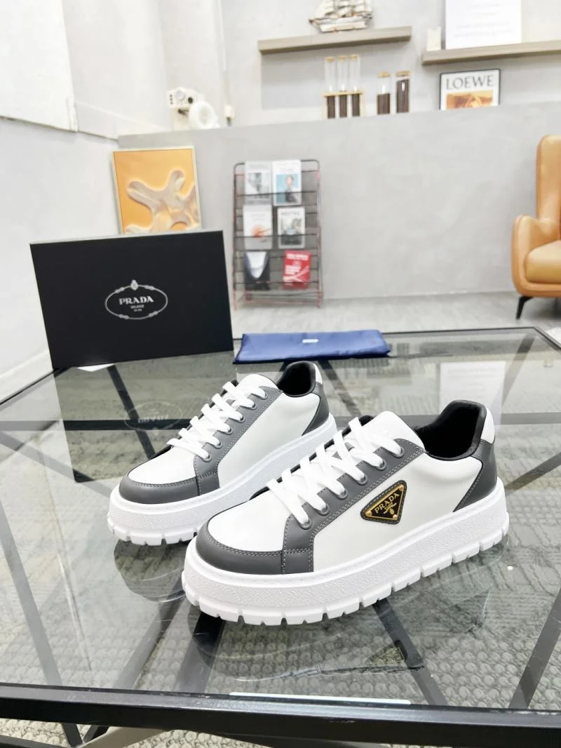 Prada Low Shoes WaterResistant 33583