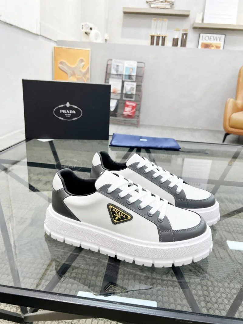 Prada Low Shoes WaterResistant 33583