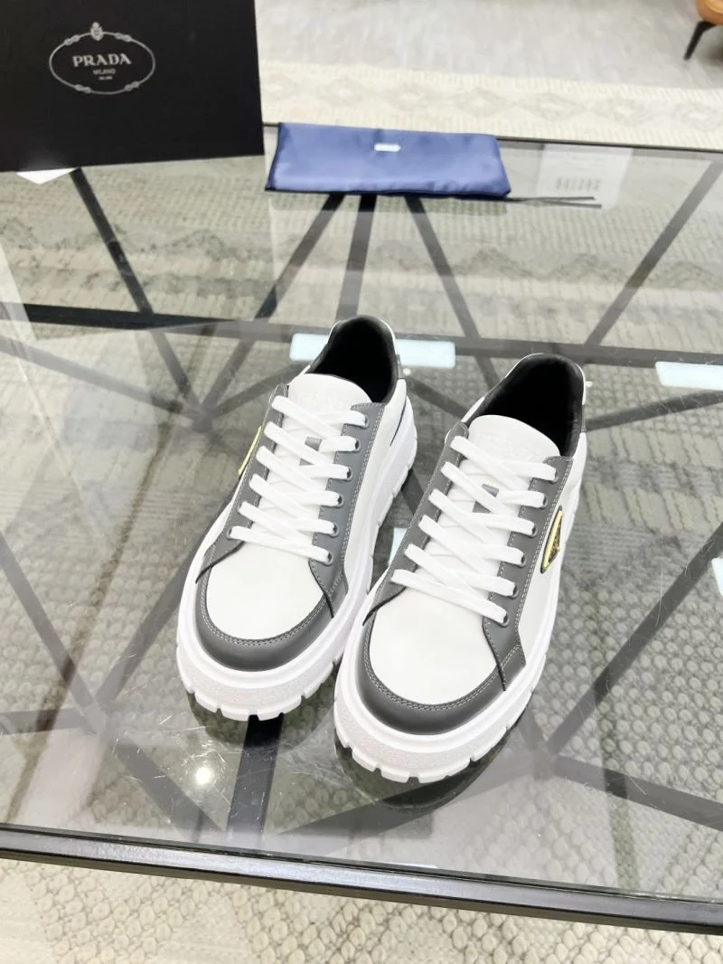 Prada Low Shoes WaterResistant 33583