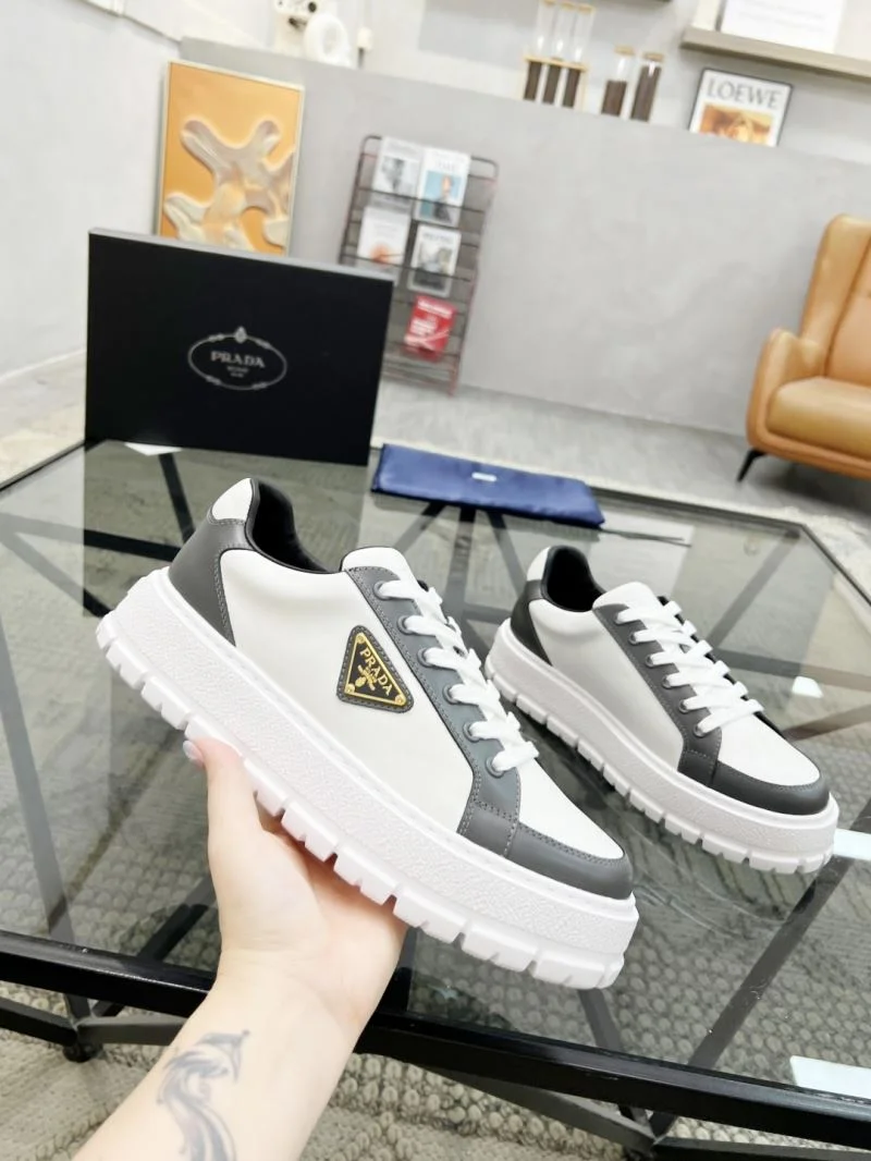 Prada Low Shoes WaterResistant 33583