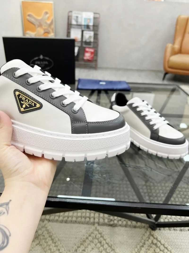 Prada Low Shoes WaterResistant 33583