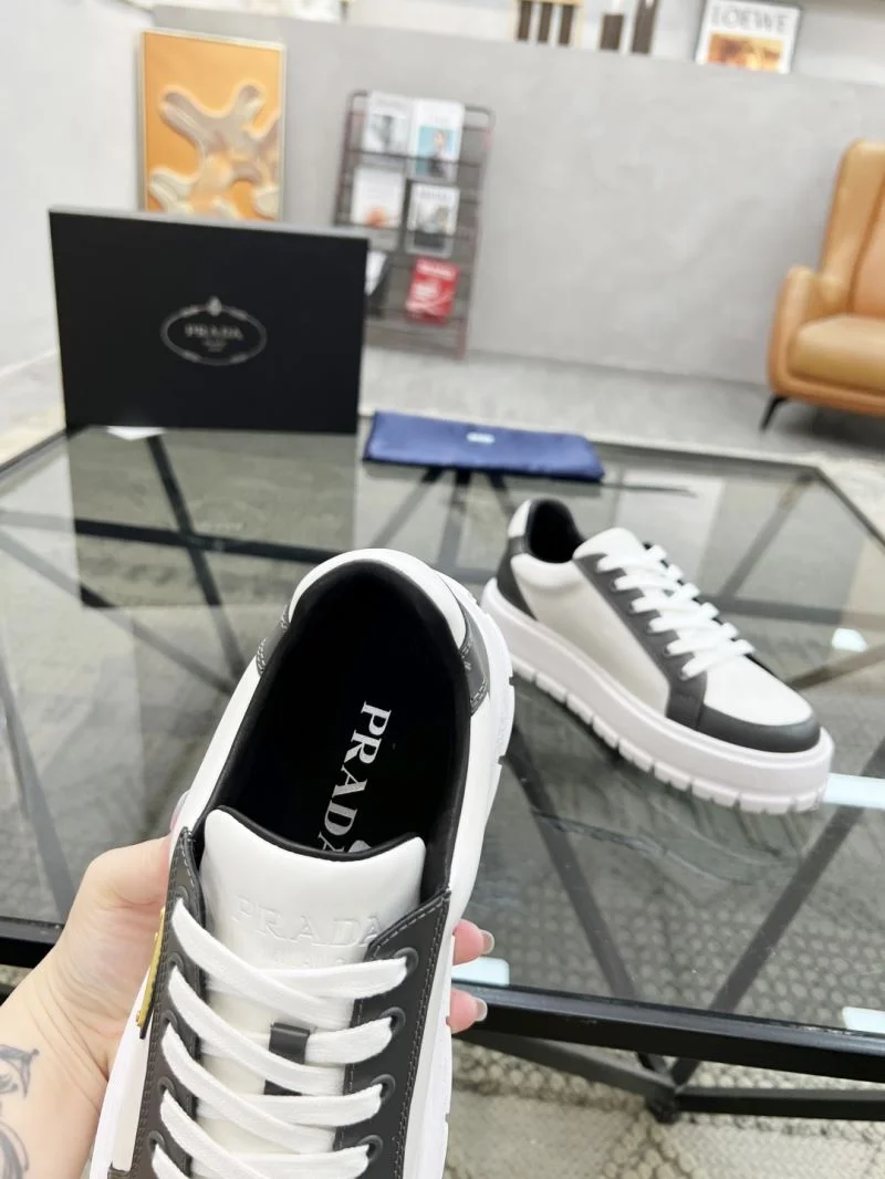 Prada Low Shoes WaterResistant 33583