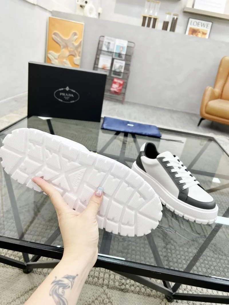 Prada Low Shoes WaterResistant 33583