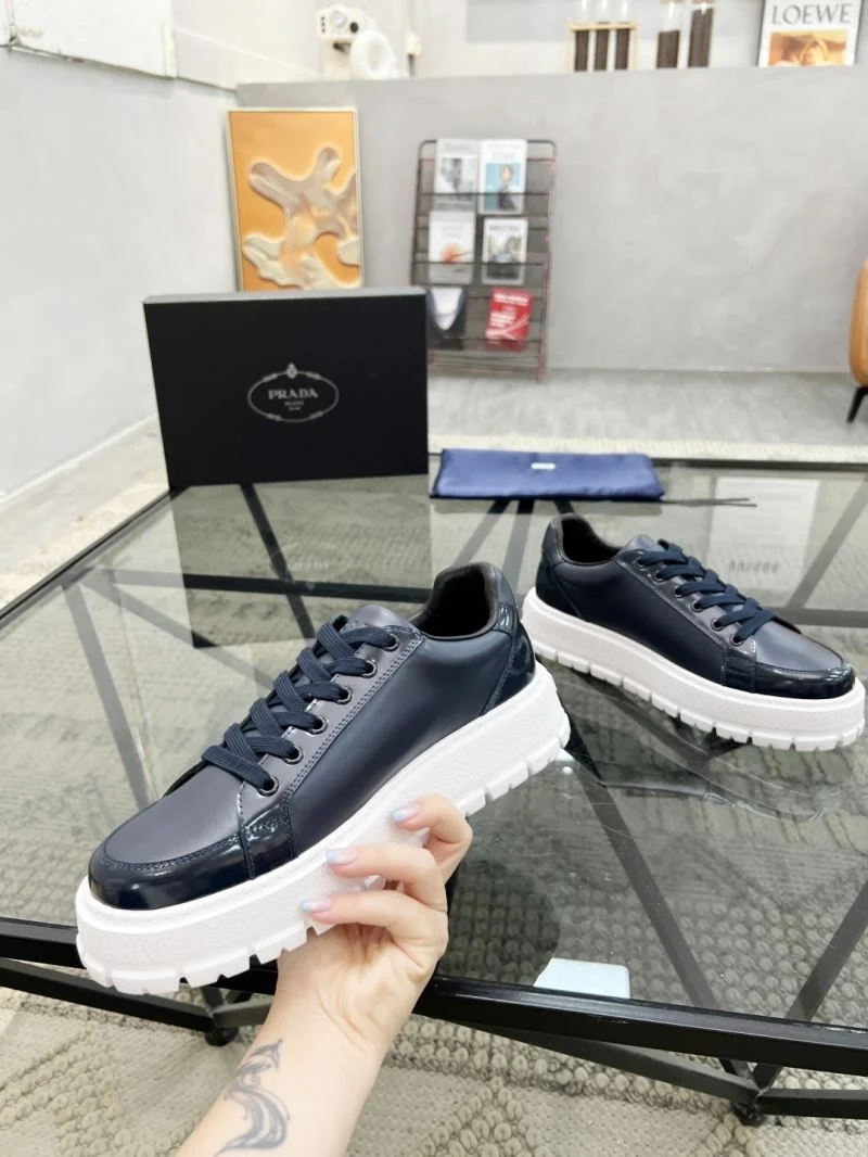 Prada Low Shoes EyeCatching 33805