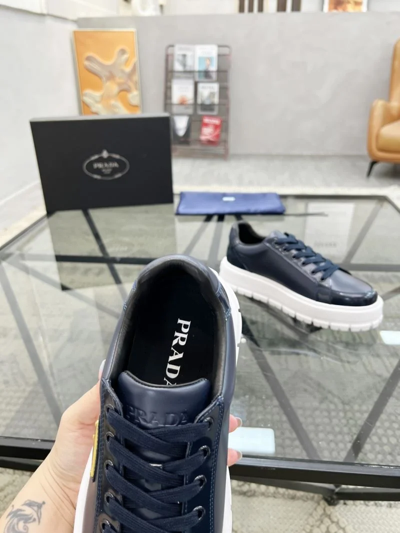 Prada Low Shoes EyeCatching 33805