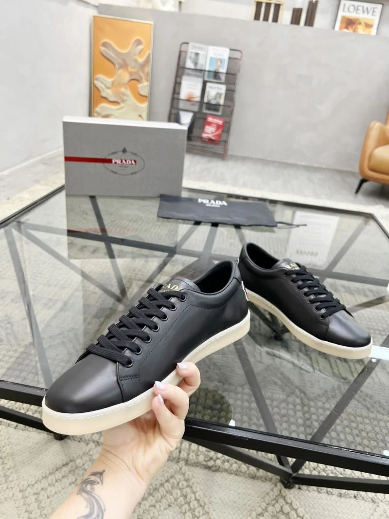 Durable Prada Low Shoes 33800