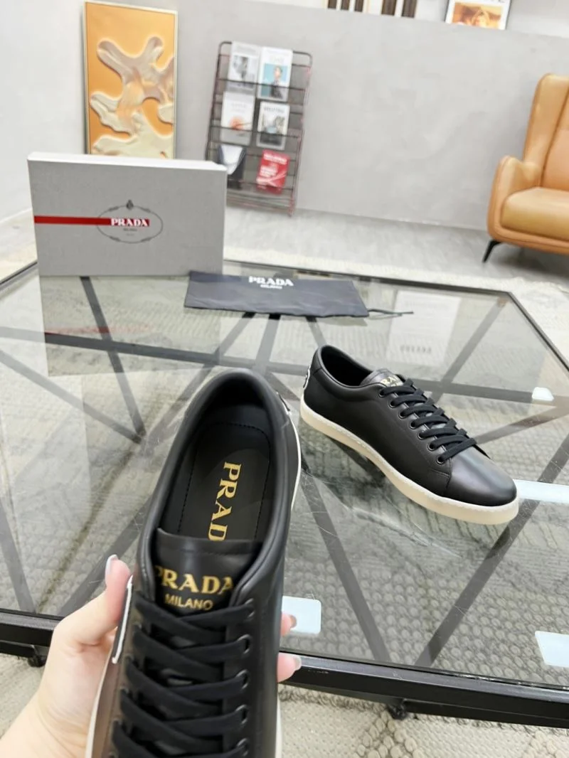 Durable Prada Low Shoes 33800