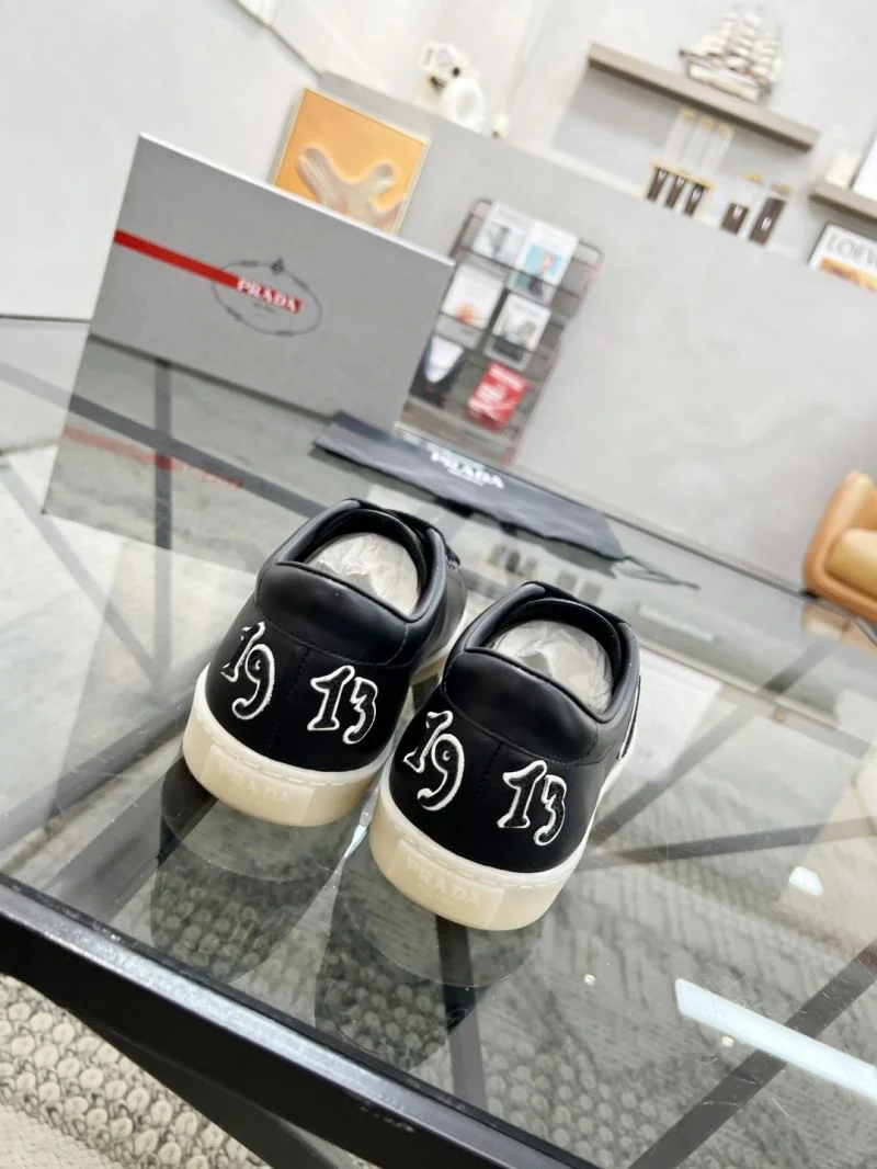 Durable Prada Low Shoes 33800