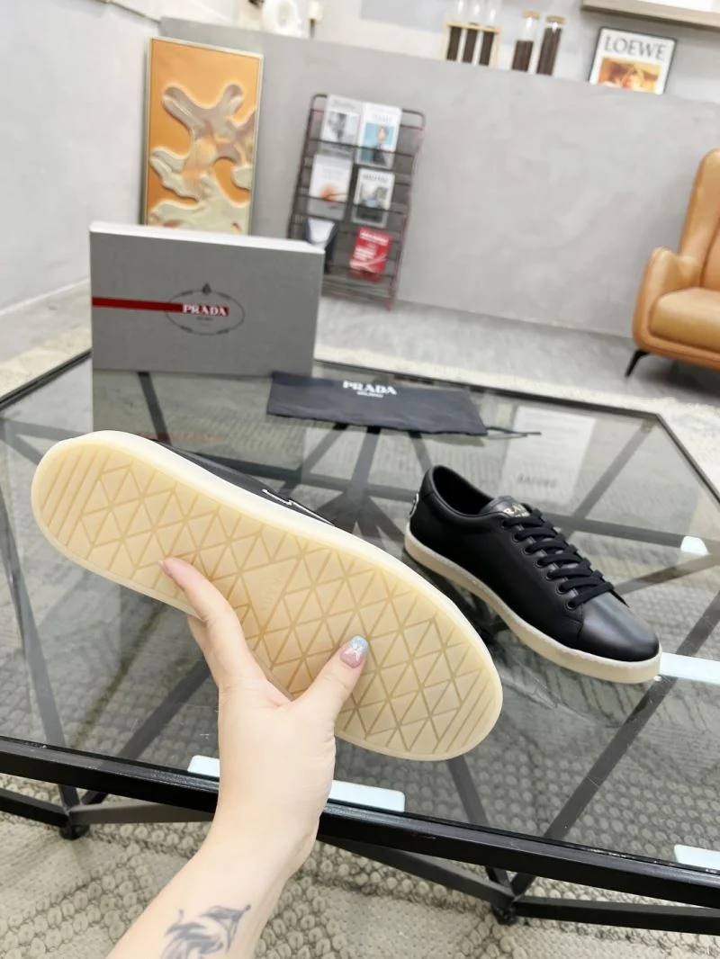 Durable Prada Low Shoes 33800