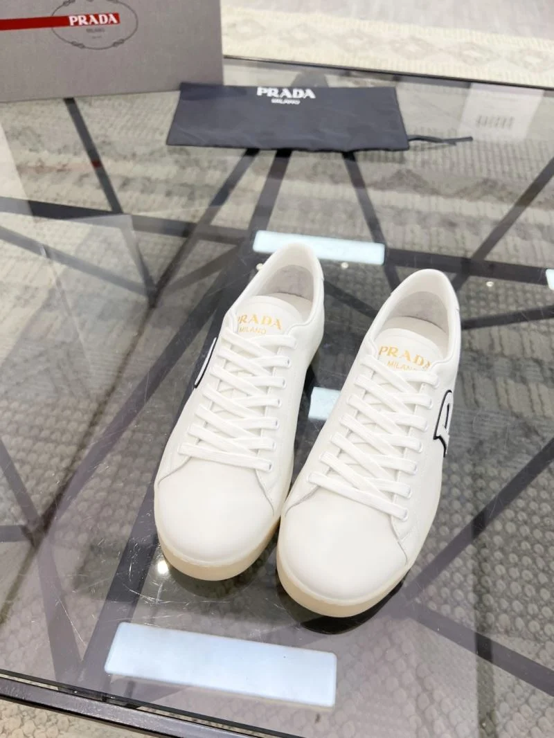 Prada Low Shoes TimelessDesign 33803