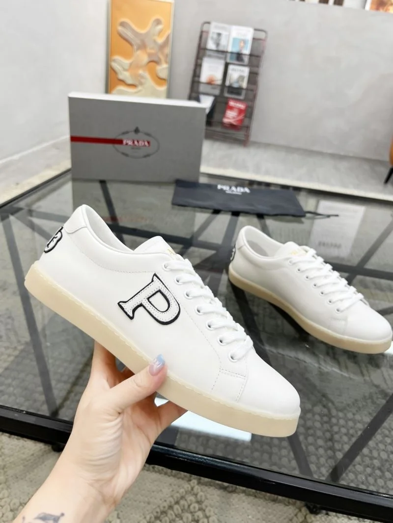 Prada Low Shoes TimelessDesign 33803