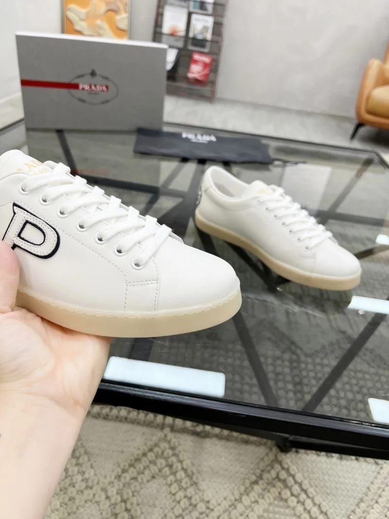 Prada Low Shoes TimelessDesign 33803