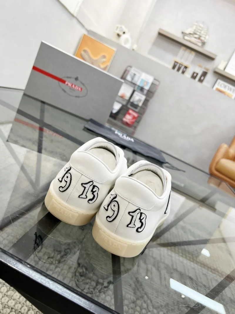 Prada Low Shoes TimelessDesign 33803