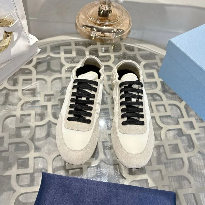 Classic Prada Low Shoes 33817