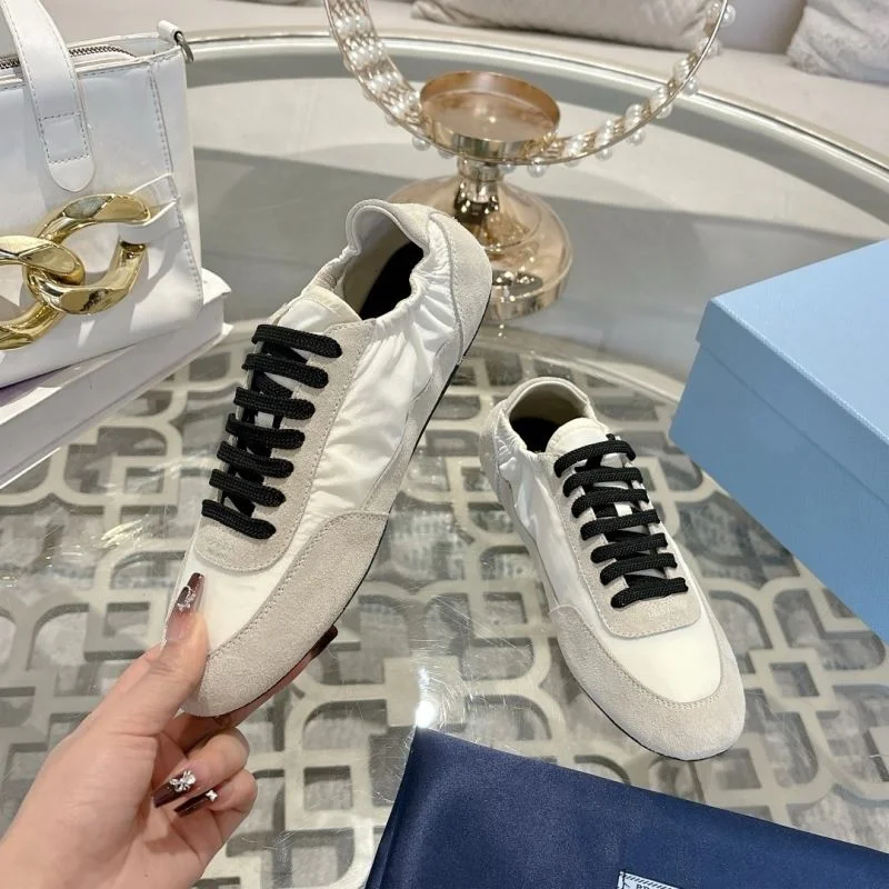 Classic Prada Low Shoes 33817