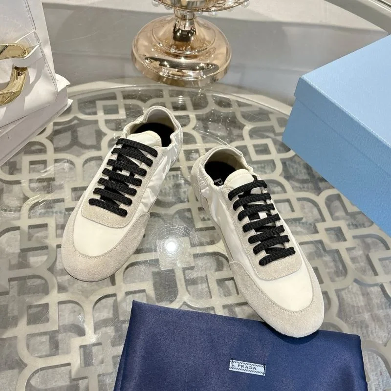 Classic Prada Low Shoes 33817