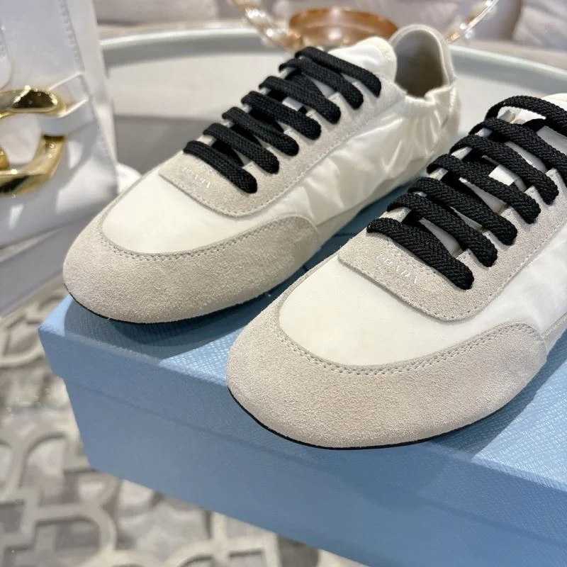 Classic Prada Low Shoes 33817
