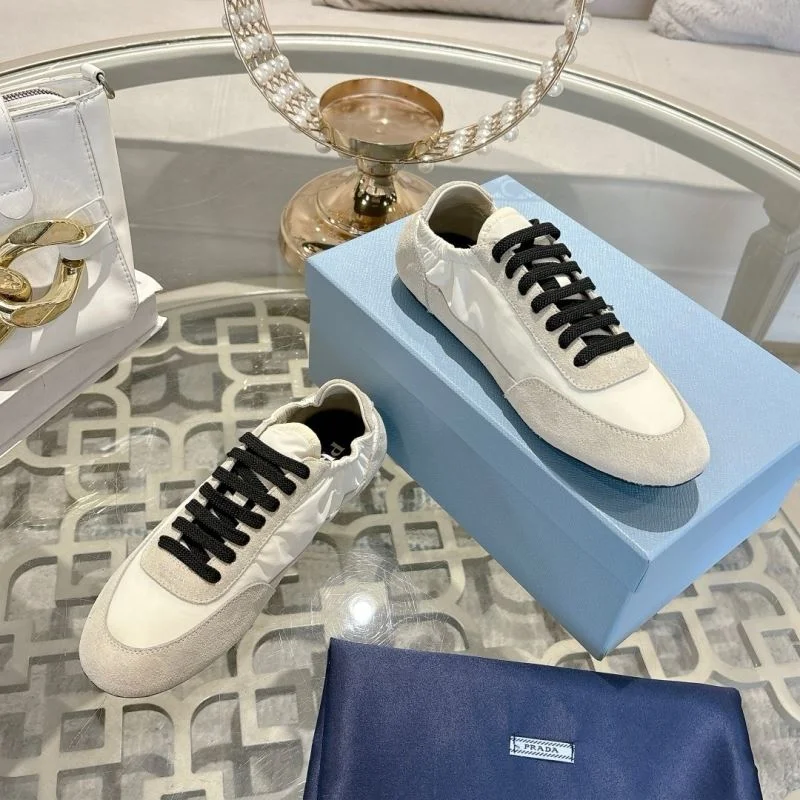 Classic Prada Low Shoes 33817