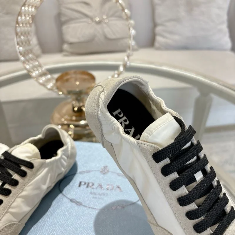 Classic Prada Low Shoes 33817