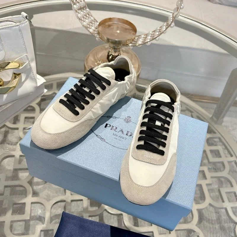 Classic Prada Low Shoes 33817