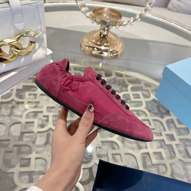 Original Prada Low Shoes 33820