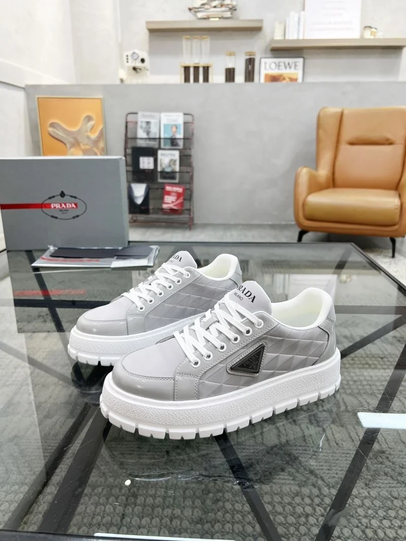 Durable Prada Low Shoes 33811