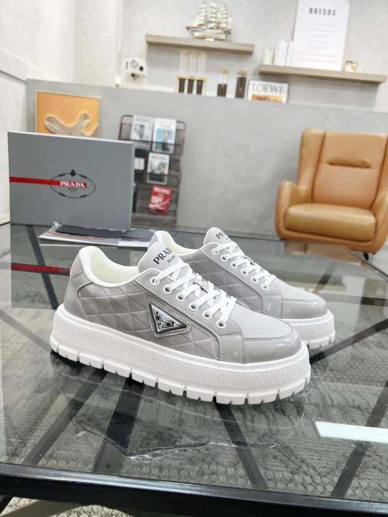 Durable Prada Low Shoes 33811
