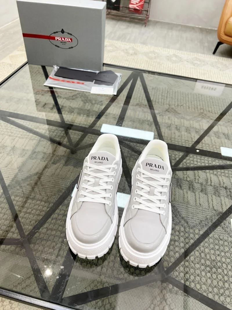 Durable Prada Low Shoes 33811