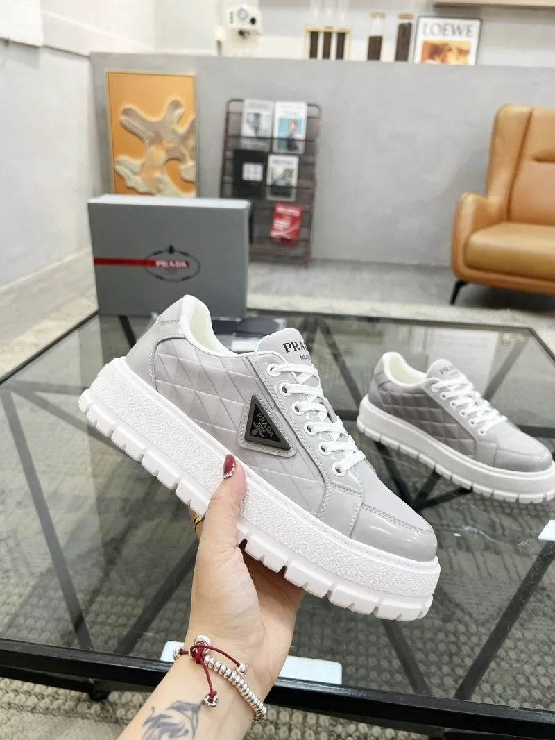 Durable Prada Low Shoes 33811