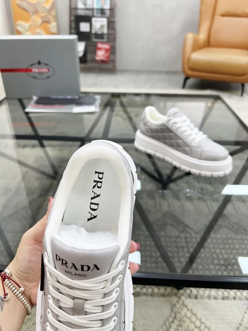 Durable Prada Low Shoes 33811