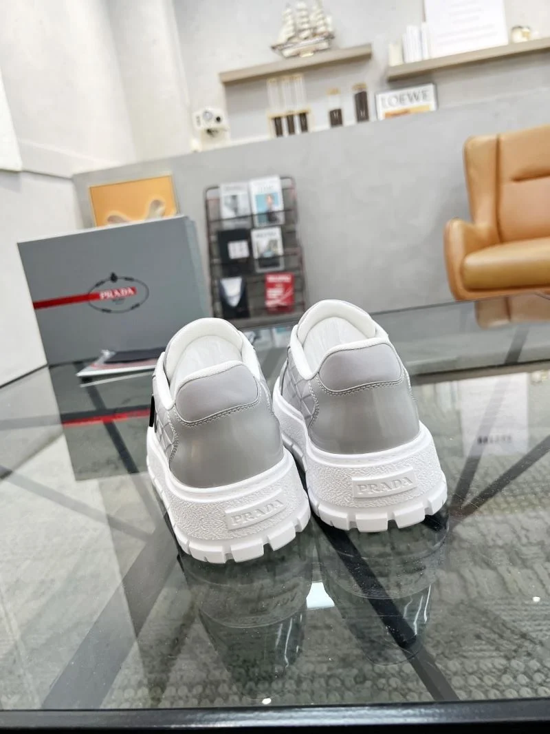 Durable Prada Low Shoes 33811