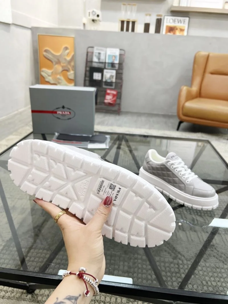 Durable Prada Low Shoes 33811