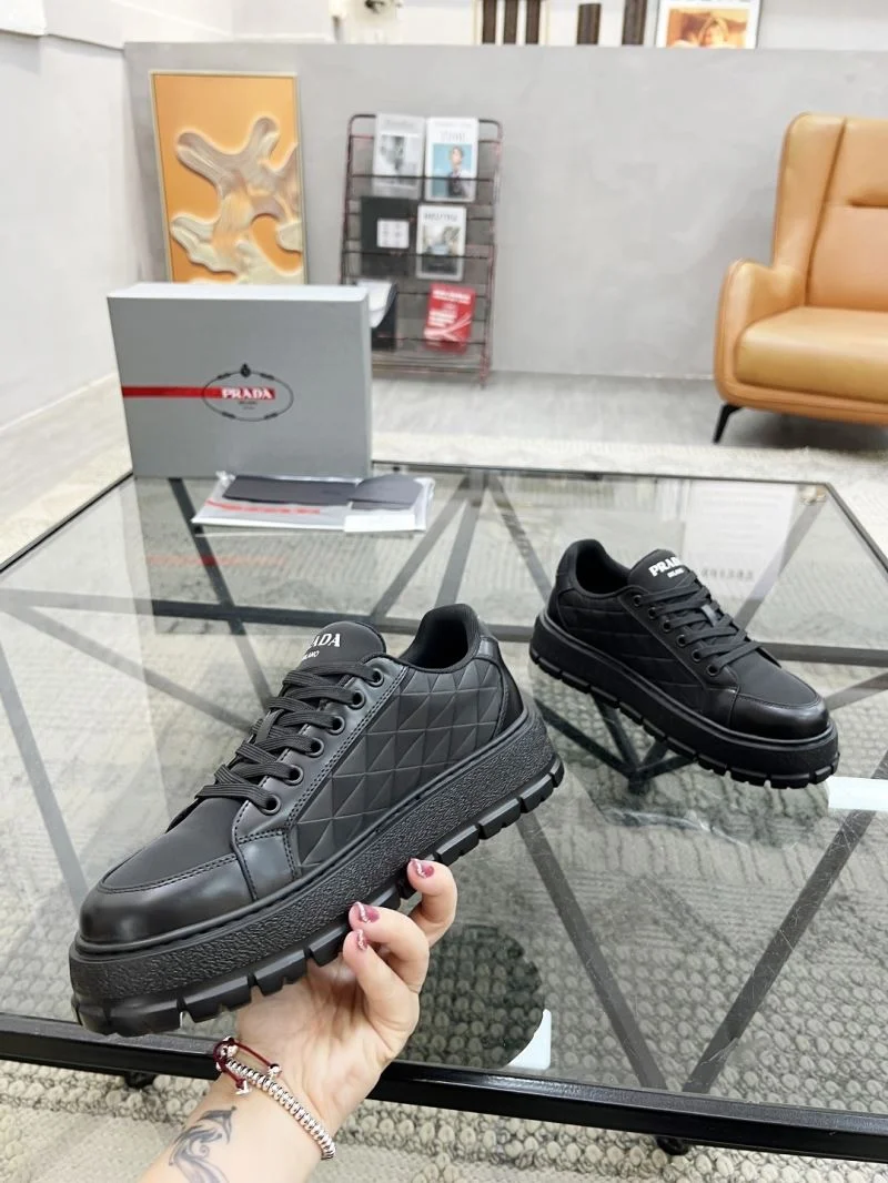 Minimalist Prada Low Shoes 33814