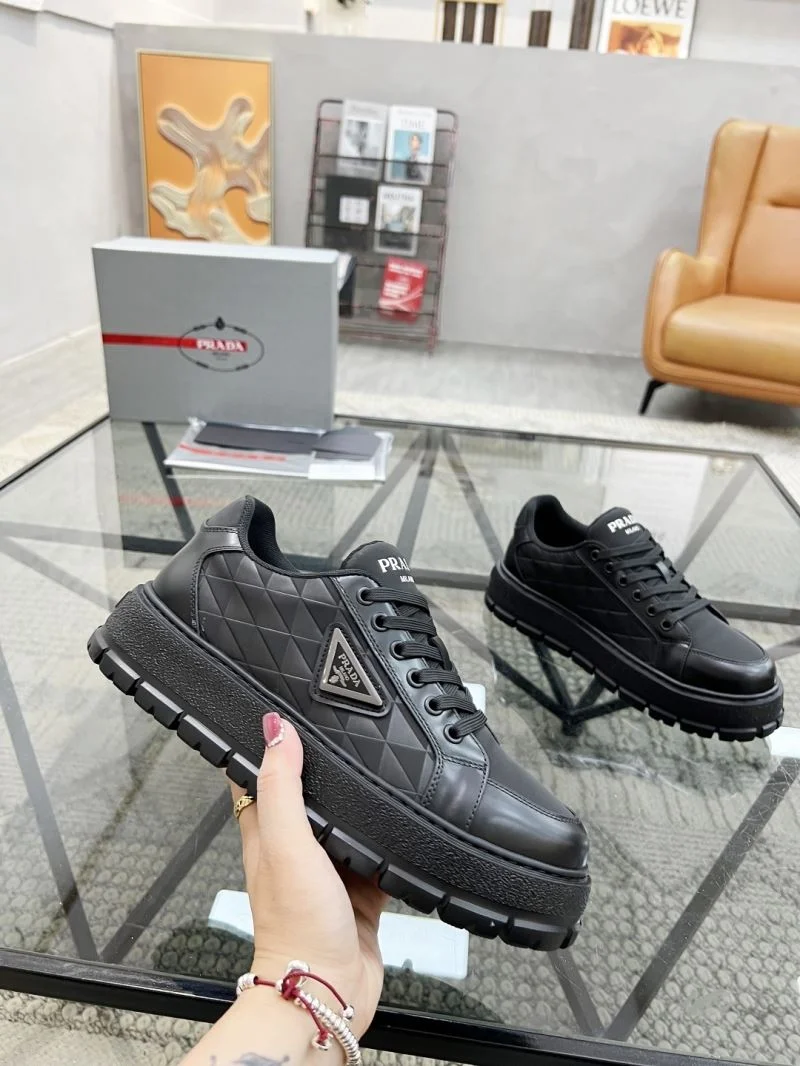 Minimalist Prada Low Shoes 33814