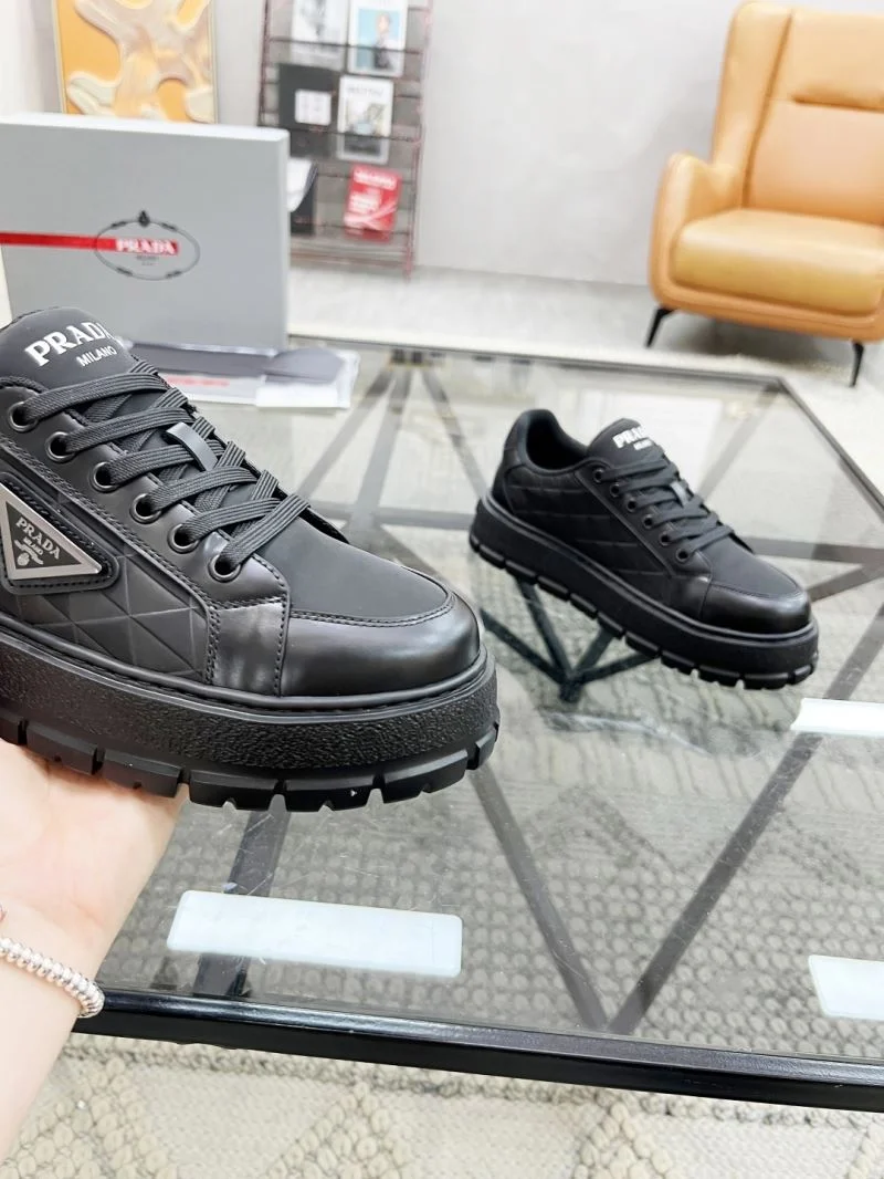 Minimalist Prada Low Shoes 33814