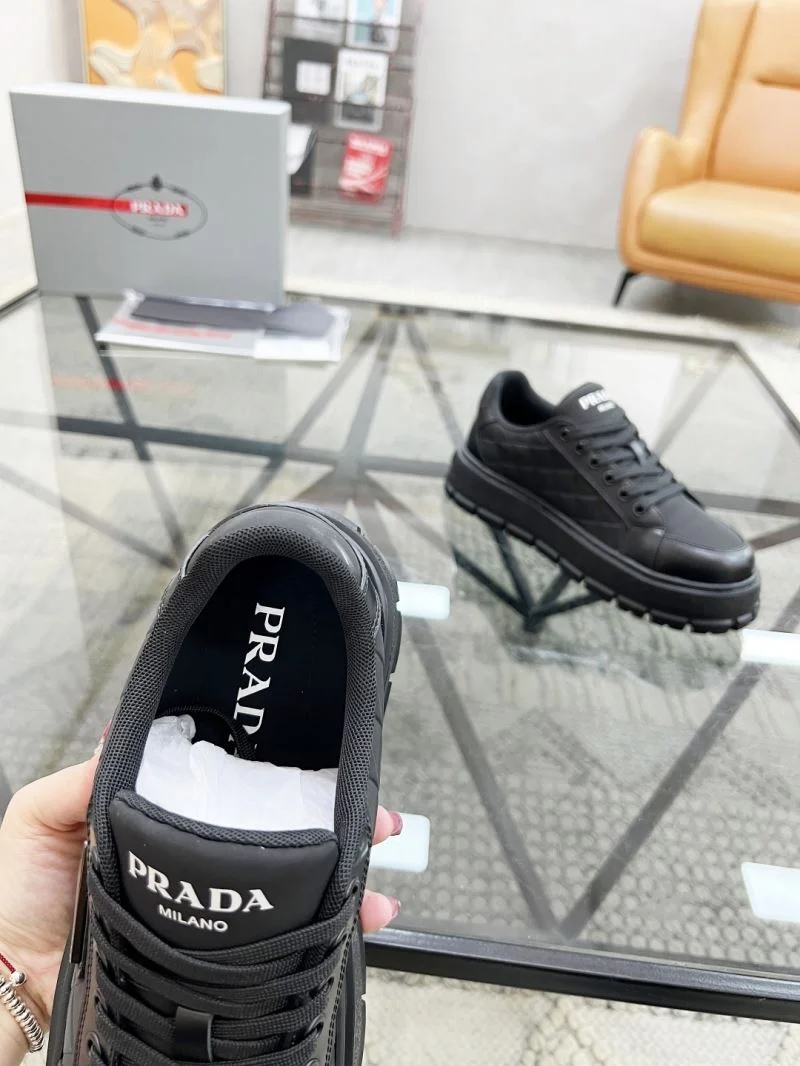 Minimalist Prada Low Shoes 33814