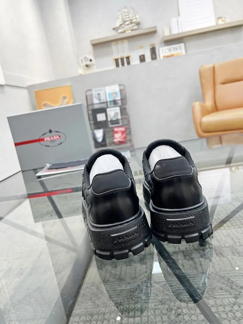 Minimalist Prada Low Shoes 33814