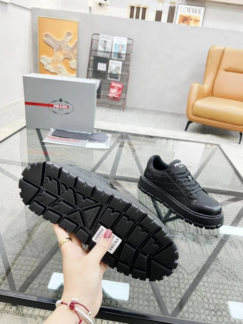 Minimalist Prada Low Shoes 33814