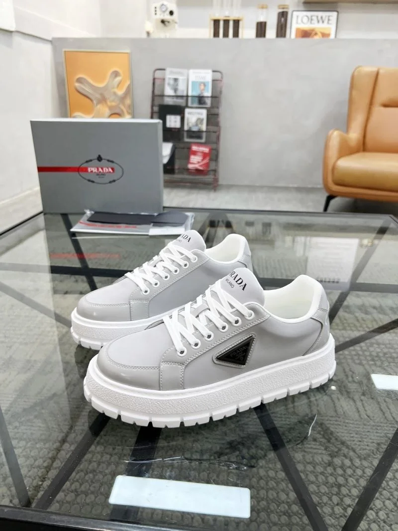 Effortless Prada Low Shoes 33799