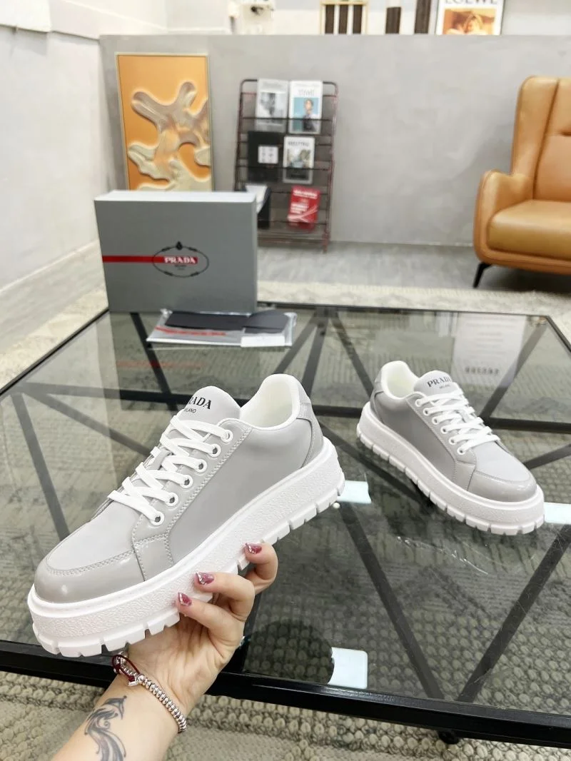 Effortless Prada Low Shoes 33799