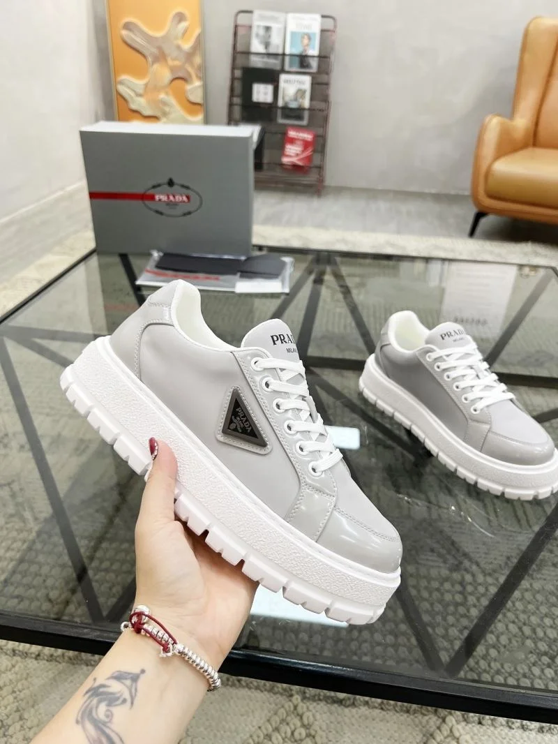 Effortless Prada Low Shoes 33799