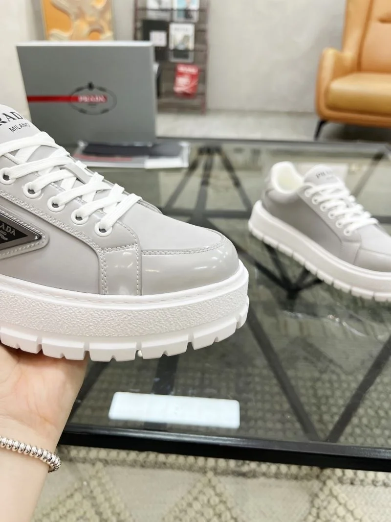 Effortless Prada Low Shoes 33799